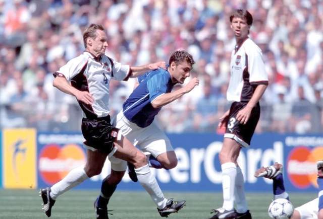 不爱足球的足坛巨星16岁才专注于足球26岁却打破转会费纪录(图1)