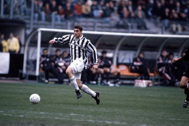 不爱足球的足坛巨星16岁才专注于足球26岁却打破转会费纪录(图4)