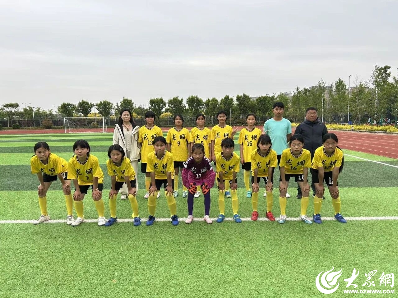 【玫瑰问鼎】巨野龙堌女足小将“全胜+零封”蝉联全县冠军_巨野_大众网(图1)