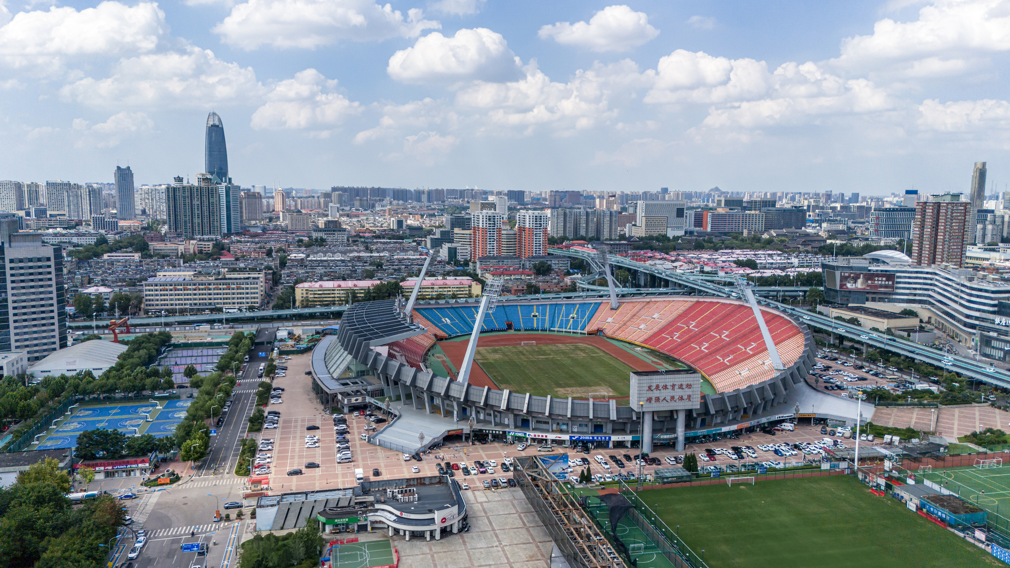 足球不止90分钟——齐鲁超赛背后的济南主场故事(图2)