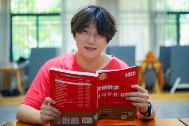 威廉希尔WilliamHill武汉纺织大学外经贸学院：成功上岸武汉理工大学他用执着奏响速度与热爱的双重奏(图5)